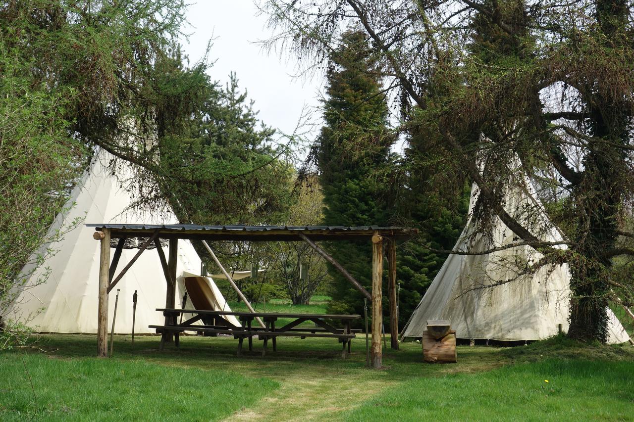 Hotel Levaltipis Saint-Gâtien-des-Bois Exterior foto